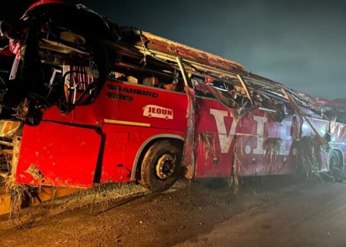 13 Dead in gory VIP Bus accident at Kwapia, Near Obuasi