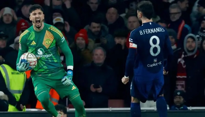 10-man Manchester United beat Arsenal on penalties