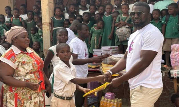 Adigasa Foundation donates to schools in Navrongo