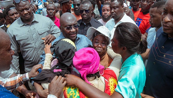 Bawumia donates GH₵200k, 1,000 bags of cement to fire victims